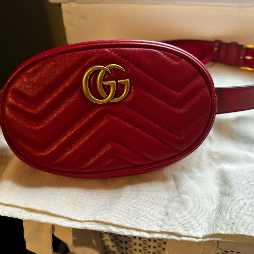 Gucci GG Marmont belt bag red